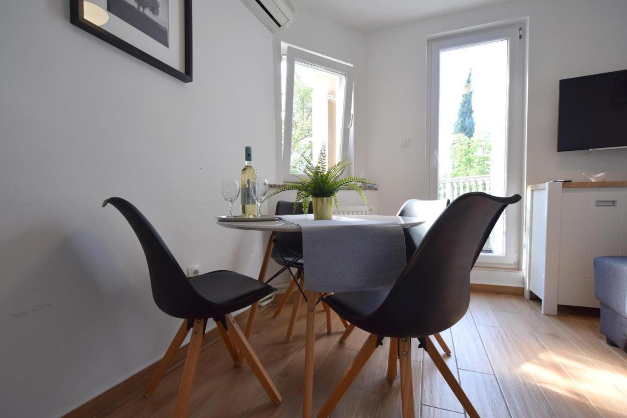 Apartments Julia Čižići Extérieur photo