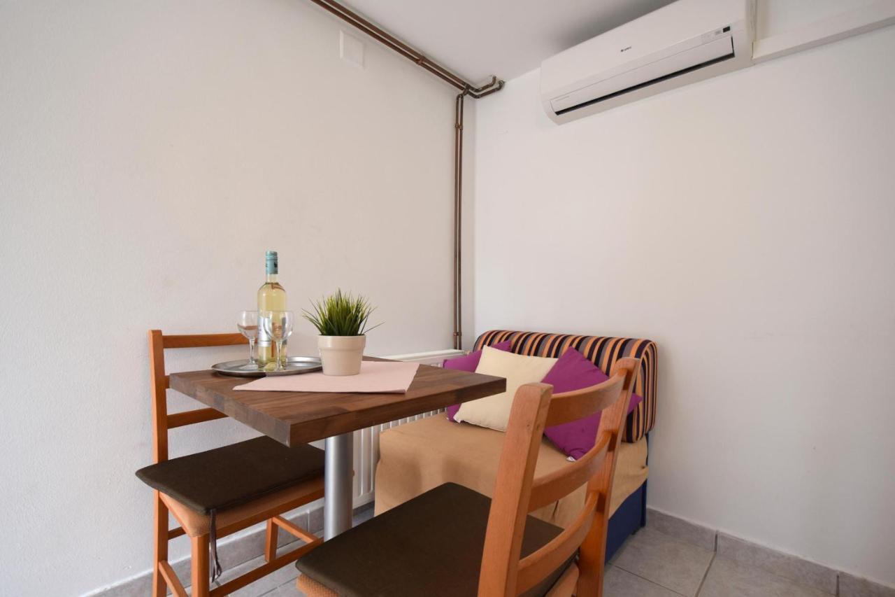 Apartments Julia Čižići Extérieur photo