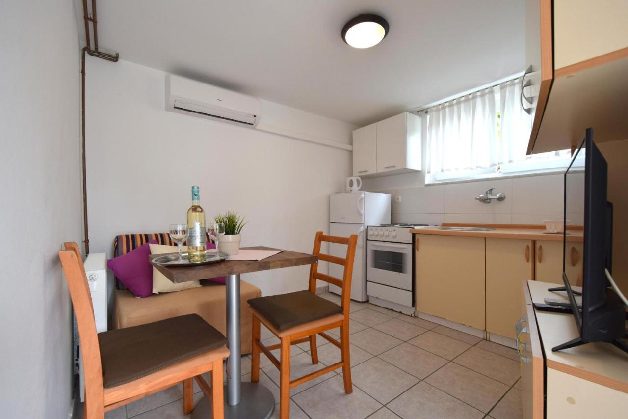 Apartments Julia Čižići Extérieur photo