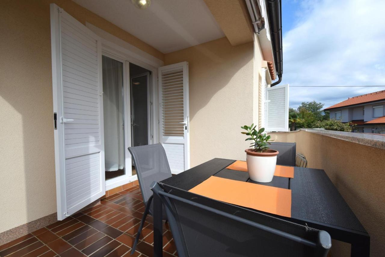 Apartments Julia Čižići Extérieur photo